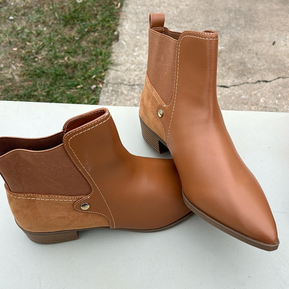 Liz Claiborne women’s shoe boot